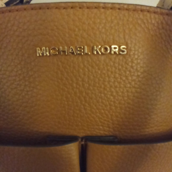 Michael Kors - Picture 2 of 3